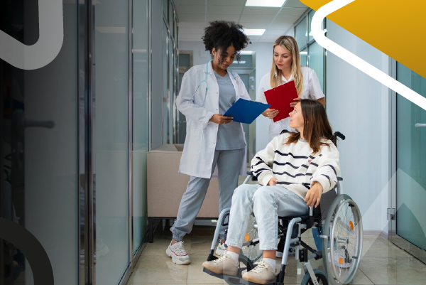 Estudiantes participando en actividades de cuidado y acompañamiento a pacientes.
