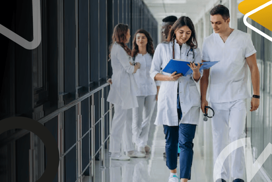 Estudiantes del sector salud fortaleciendo habilidades prácticas para apoyar procesos de atención, cuidado y bienestar de las personas.