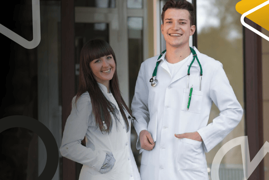 Técnicos laborales del área administrativa en salud preparados para apoyar procesos y atención en instituciones médicas.