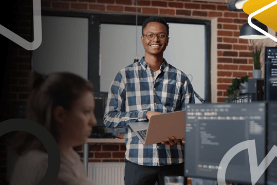 Técnico Laboral por Competencias en Codificación de Software presentando proyectos de desarrollo y programación en entorno tecnológico.