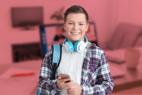 Un niño feliz de cursar los programas de CET.