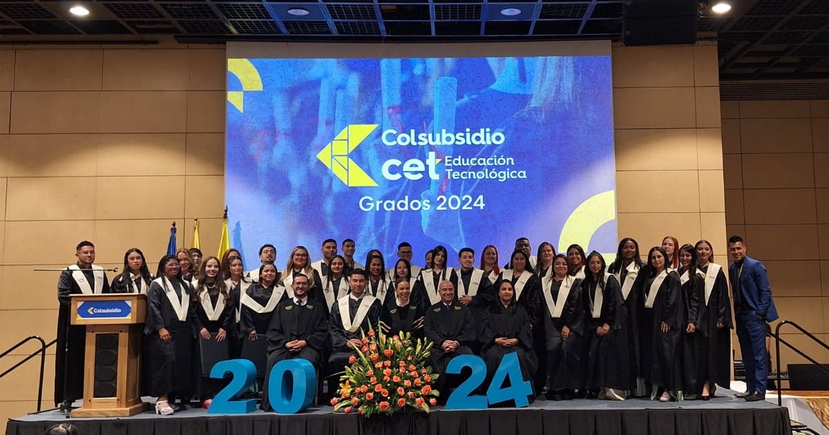 130 estudiantes se graduaron de programas técnico laborales y tecnológicos de la CET.